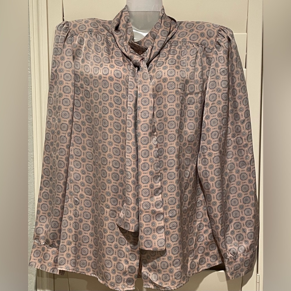 VTG La Chine Classic By Galinda Silky Wang Women's Bow Blouse in Delicate Lilac
